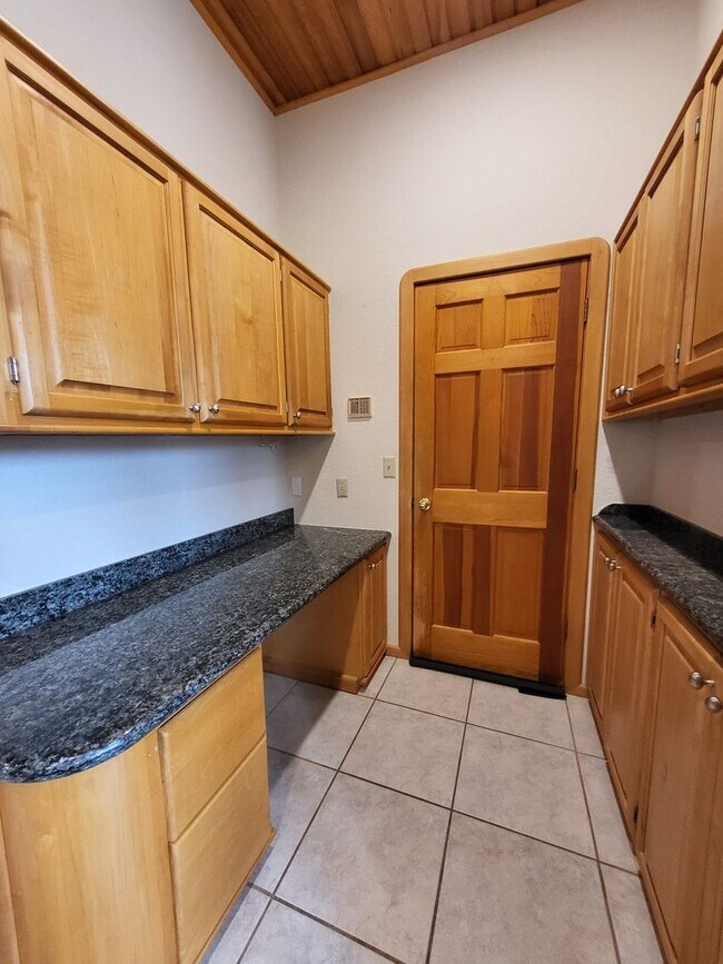Building Photo - 604 Shadow Grove Ct