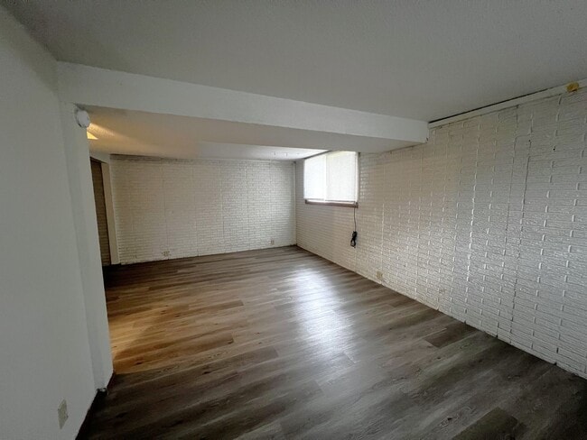 Building Photo - 3 Bedroom 1 Bath Home in Beautiful Iowa City!