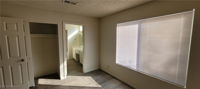 Building Photo - 6561 Avon Ct