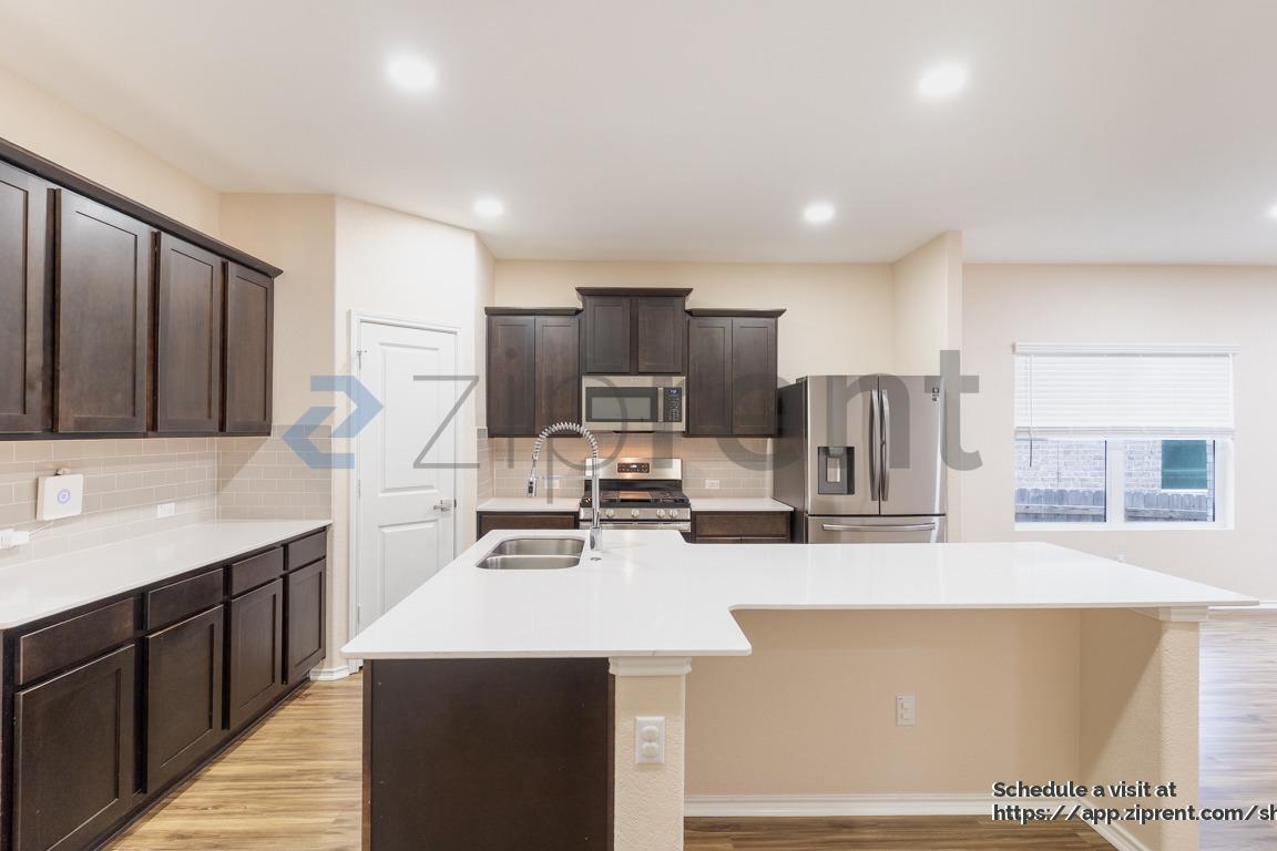 Building Photo - 1528 Brueggerhoff Rd