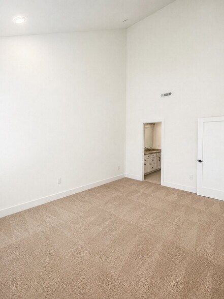 Building Photo - 6114 Fox Rd