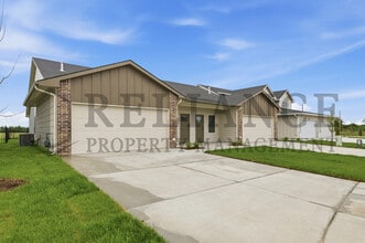 Building Photo - 157 N Gowen St