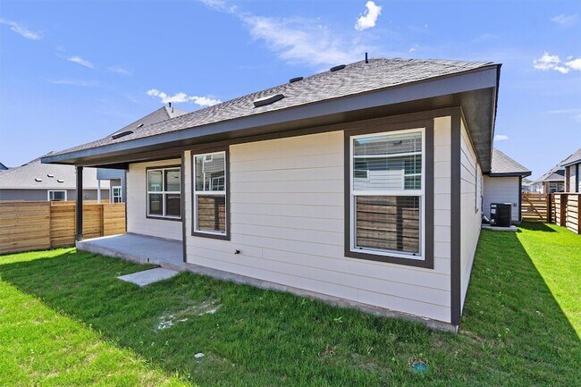 Building Photo - 3305 Everett