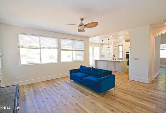 Building Photo - 3075 Roxbury Dr