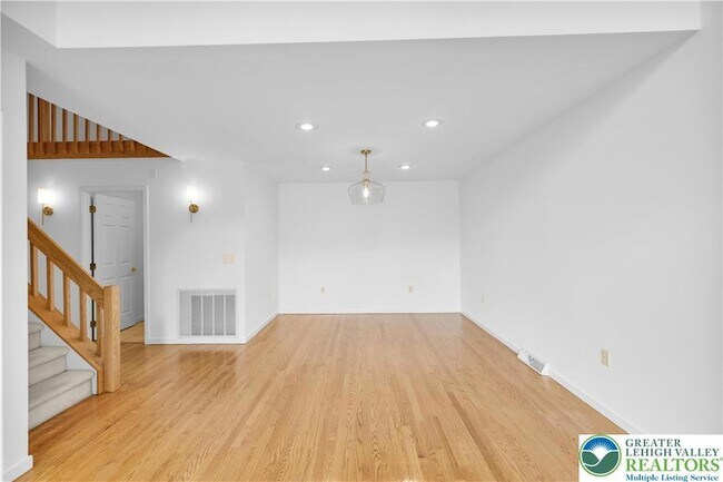 Building Photo - 5721 Crawford Dr