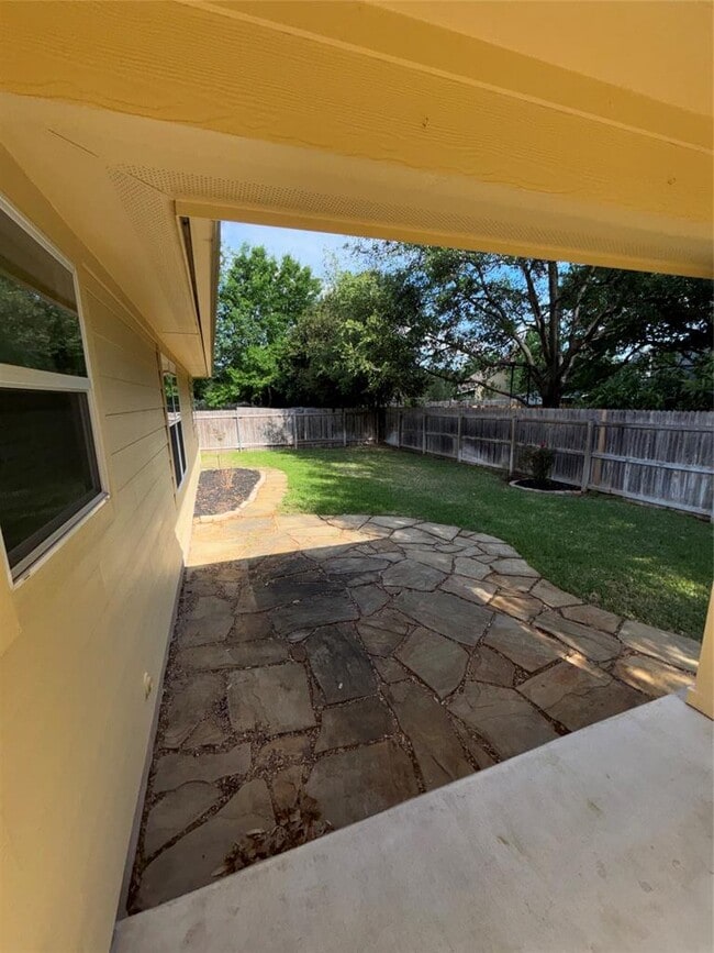 Building Photo - 634 River Bluff Cir