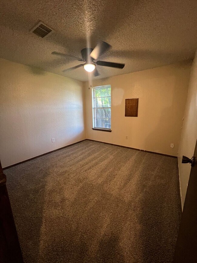 Building Photo - Charming 2 Bed, 2 Bath Home Near OCCC!