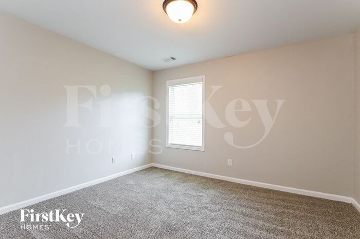 Building Photo - 6267 Cove Creek Dr