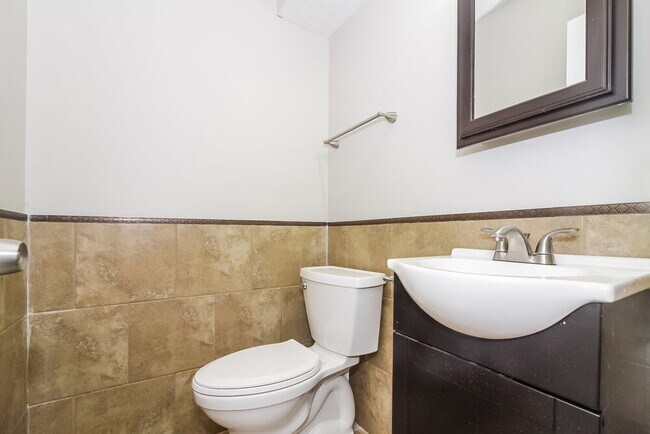 Building Photo - 967 Hawkview Dr