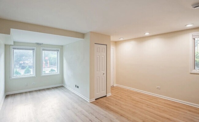 Building Photo - Comfortable Living in a Great Neighborhood