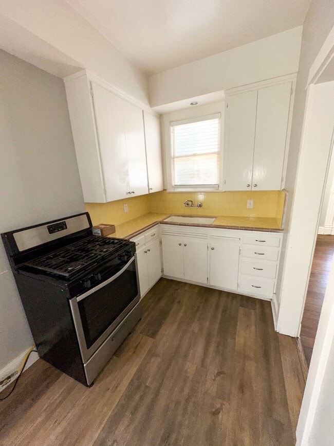 Building Photo - IAN- 4537 MERRIL AVE
