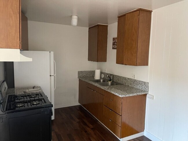 Building Photo - 3329-3331 Routier Rd