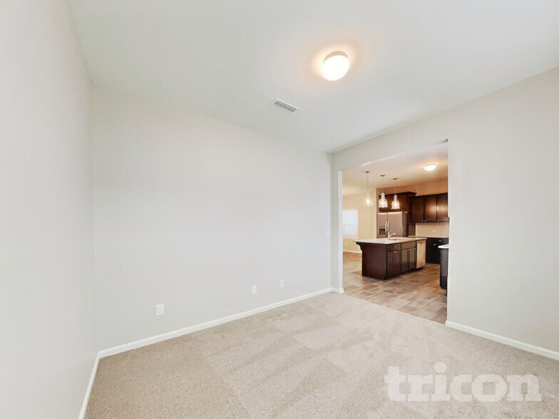 Building Photo - 635 Spencer Ln