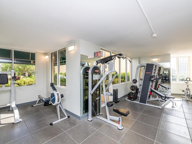 Building Photo - 888 Brickell Key Dr