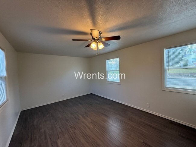 Building Photo - 3 Bedrooms | 1 Bathroom | Rancher with Large Detached Shop