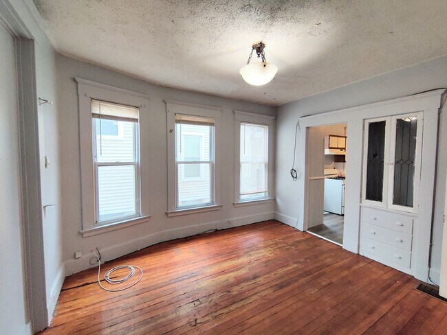 Building Photo - 1644 Chapel St