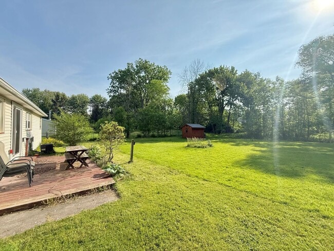 Building Photo - 3/1 Single Family Home | Large back yard |...