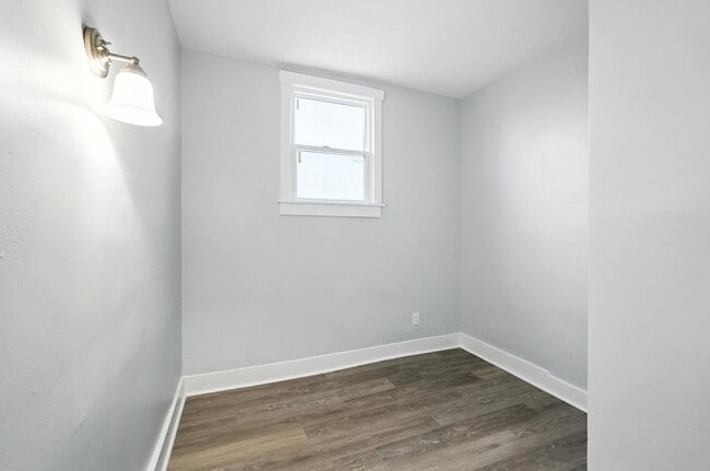 Building Photo - Newly Renovated, Large Home in Dayton!!