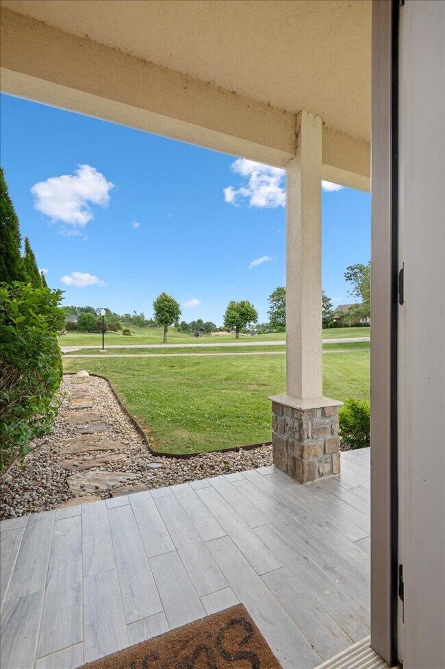 Building Photo - 200 Crooked Creek Dr