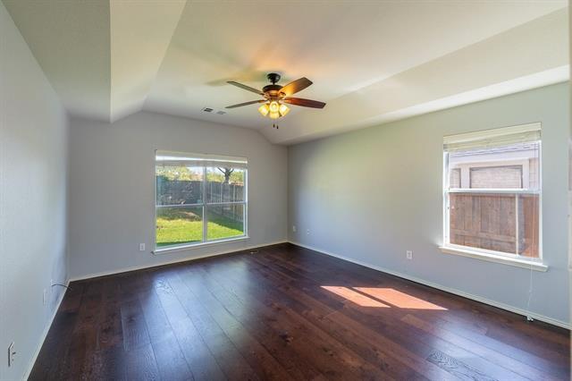 Building Photo - 9200 Warren Dr