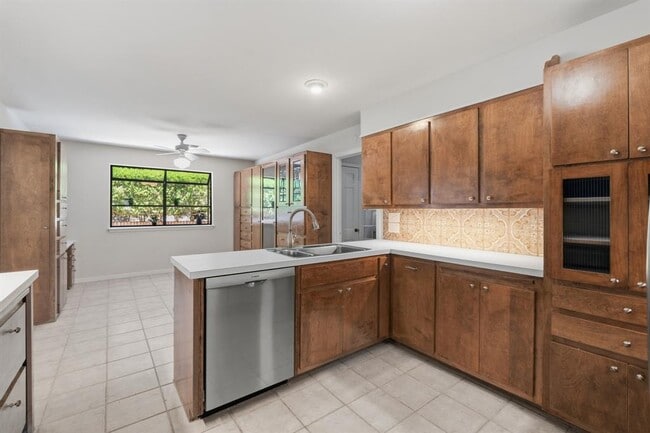 Building Photo - 2802 Pecos St
