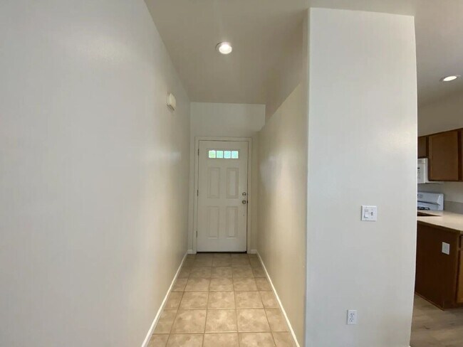 Building Photo - 660 Callahan Dr
