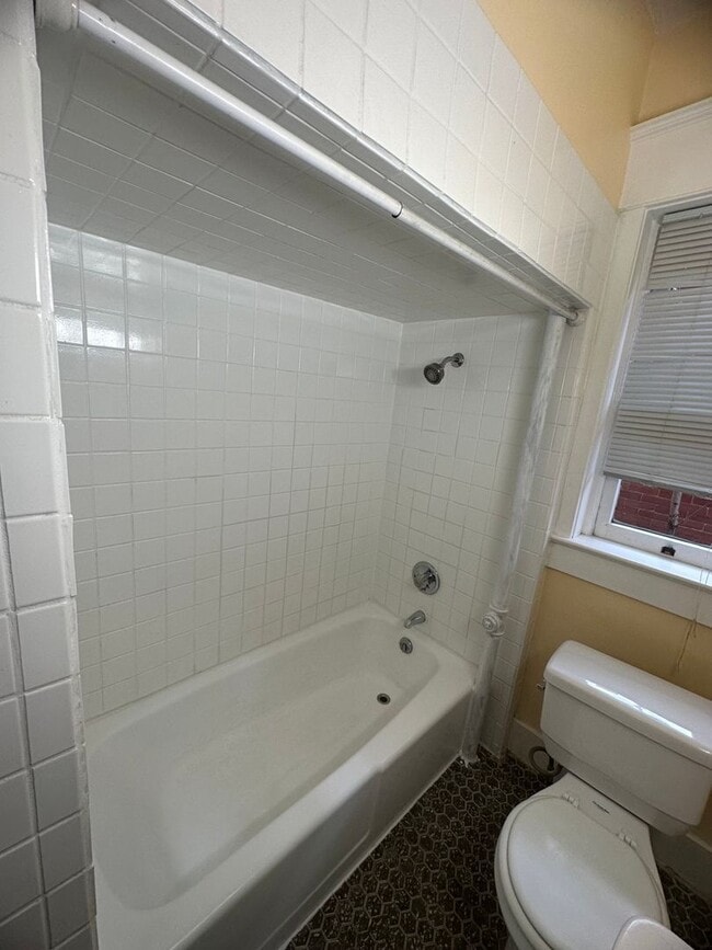 Building Photo - 1014 Spruce St