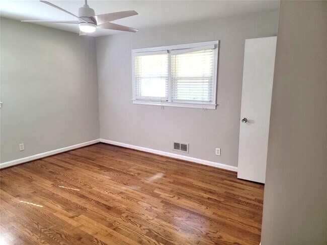 Building Photo - 1061 Homewood Ct