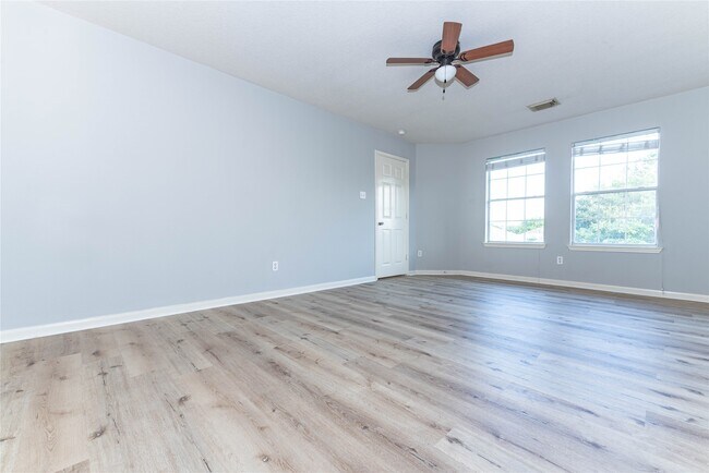 Building Photo - 20106 Lakespire Dr