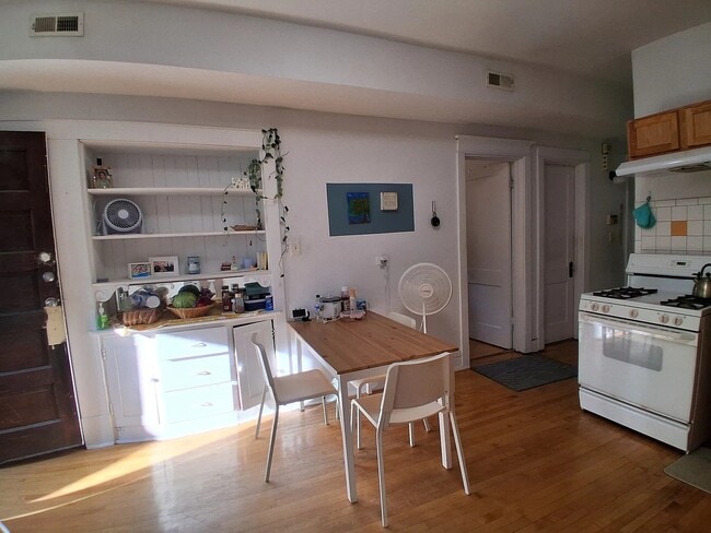 Building Photo - 2354 S Whipple St