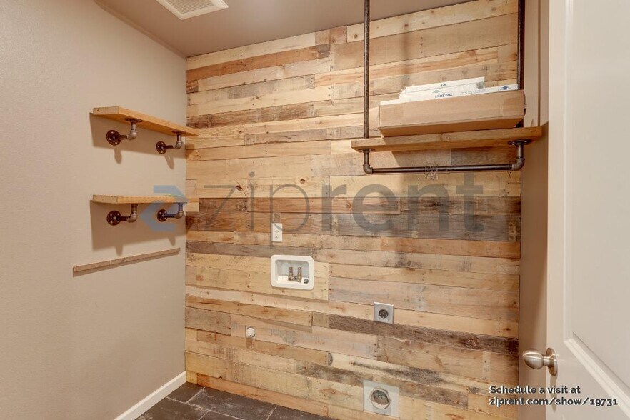 Building Photo - 8624 Adonis Ave NE
