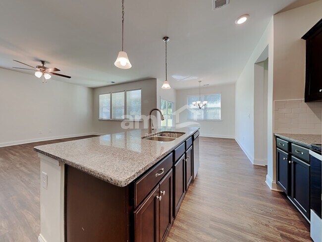 Building Photo - 5060 Hudson Vly Dr