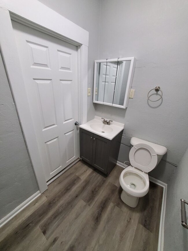 Building Photo - 164 N Lincoln Ave