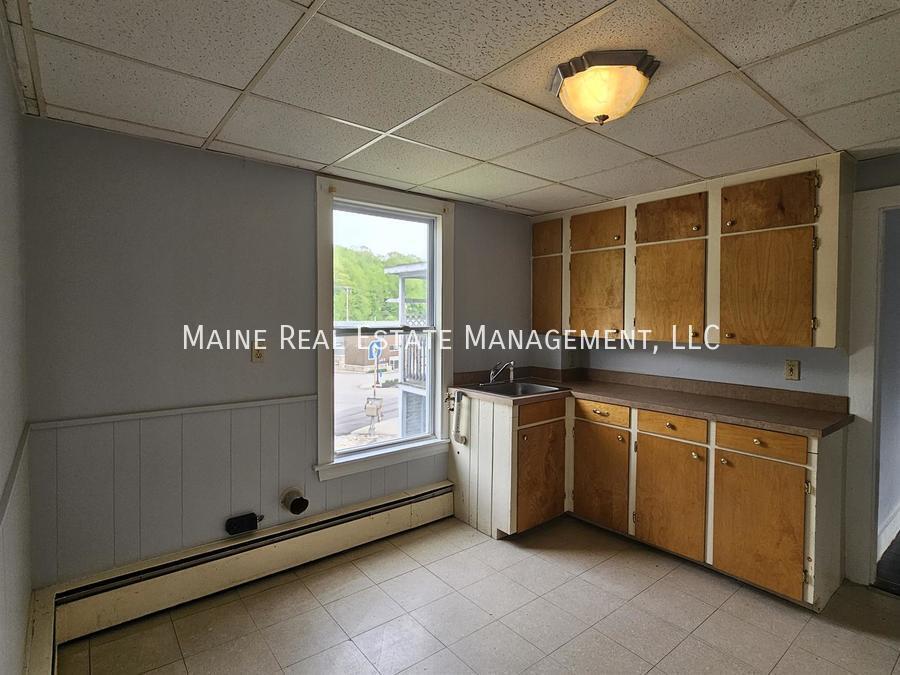 Building Photo - 64 Elm St
