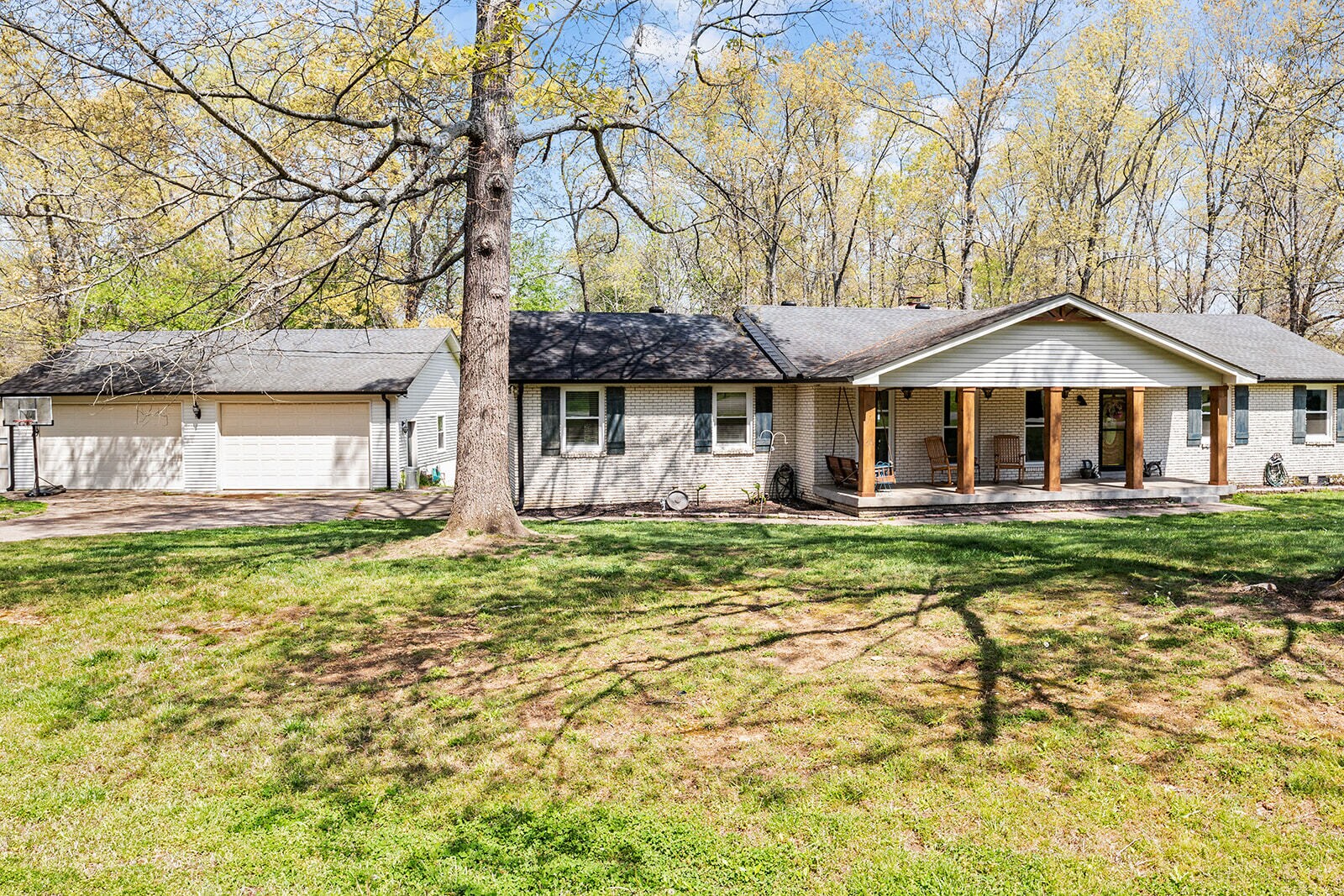 Building Photo - 358 Twin Oaks Dr