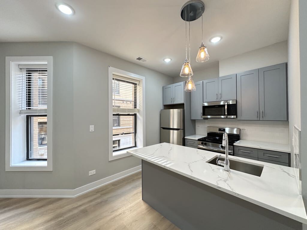 Building Photo - 419 W Belden Ave