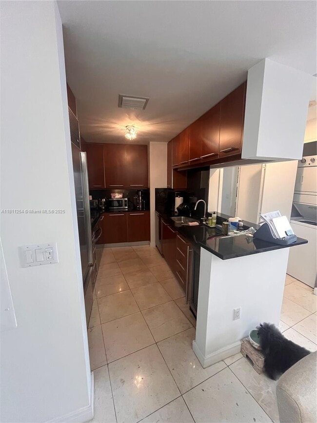 Building Photo - 901 Brickell Key Blvd