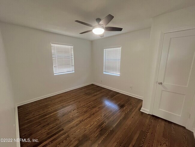 Building Photo - 2555 Myra St
