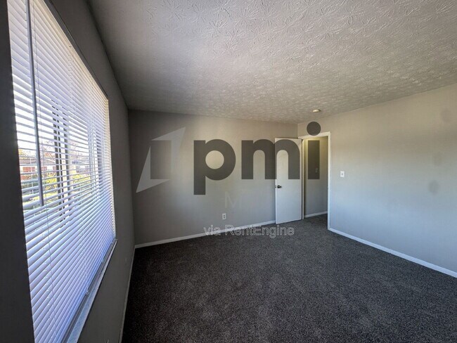 Building Photo - 4056 Carlton Ave