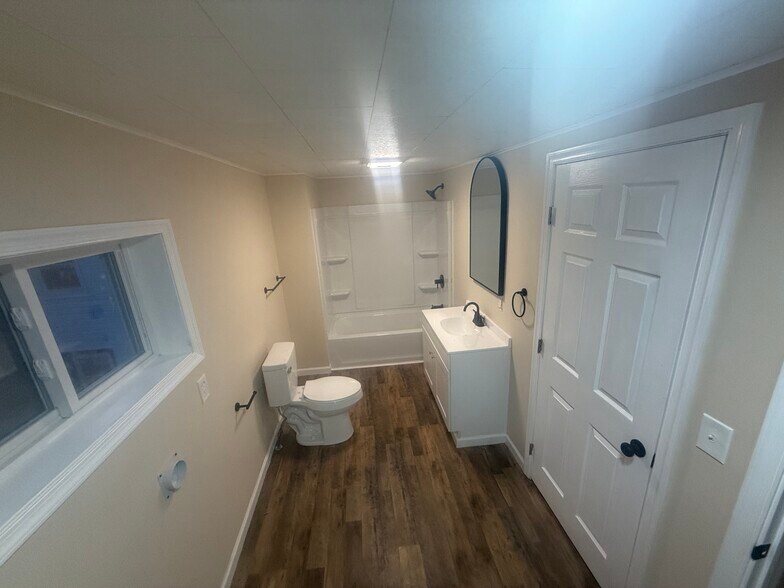 Bathroom 1 - 192 Mahanoy St