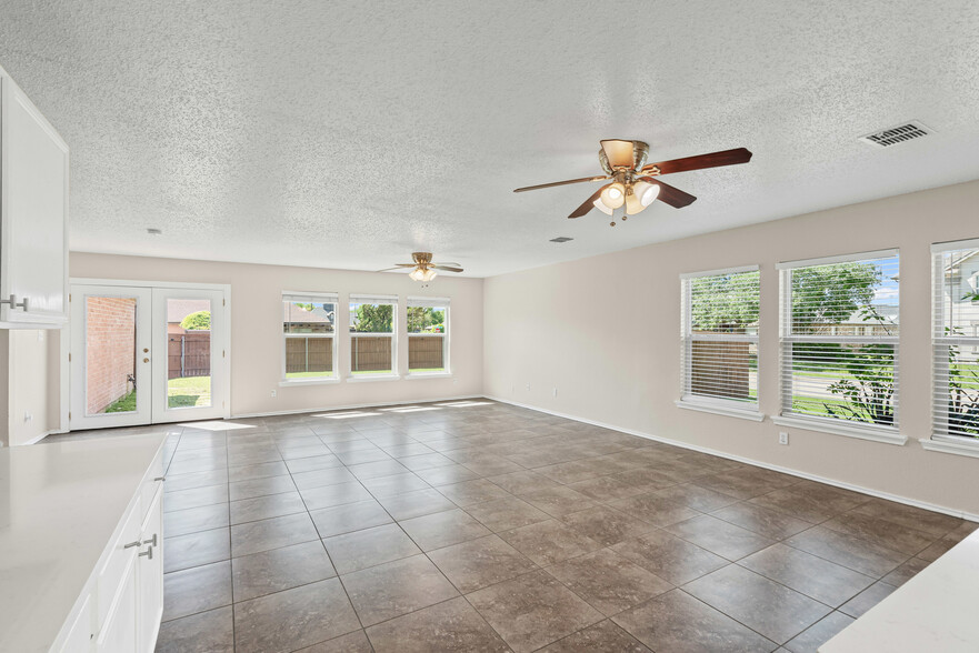 Building Photo - 6505 Tara Ln