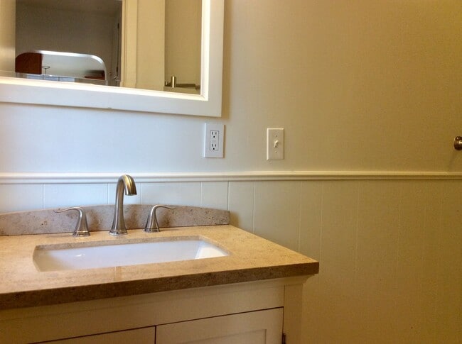 Building Photo - Single Family Home