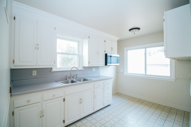 Building Photo - 4132 Berwick Ave