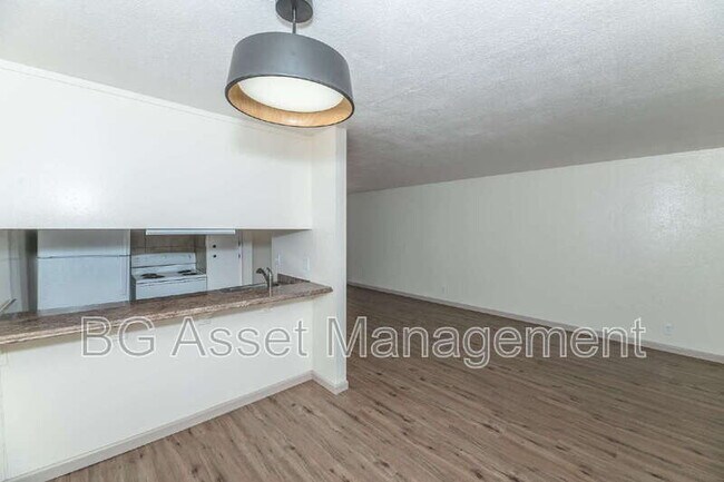 Building Photo - 10 Lee St