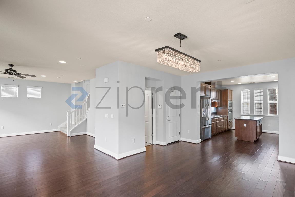 Building Photo - 328 Selby Lane