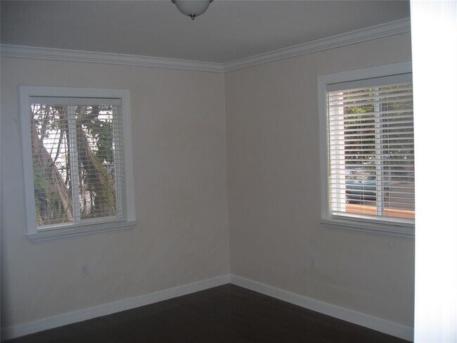 Building Photo - 115 Antiquera Ave