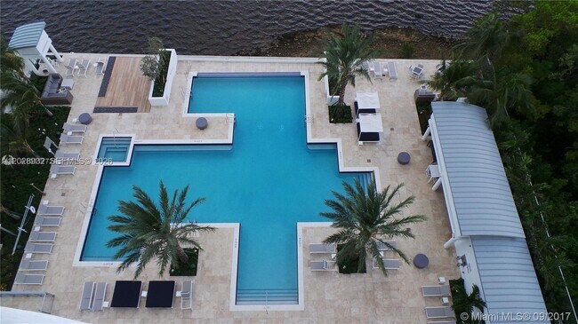 Building Photo - 17111 Biscayne Blvd
