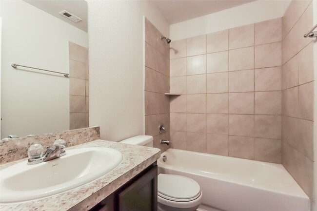 Building Photo - 17470 Linthorne St