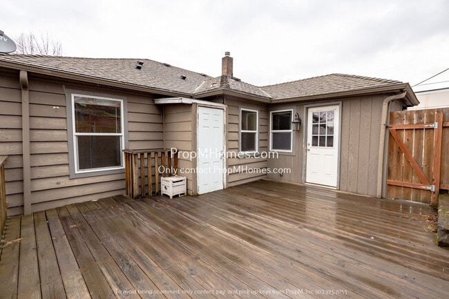 Building Photo - Rare Find - 3 Bedroom in Cully w/ Rentable...