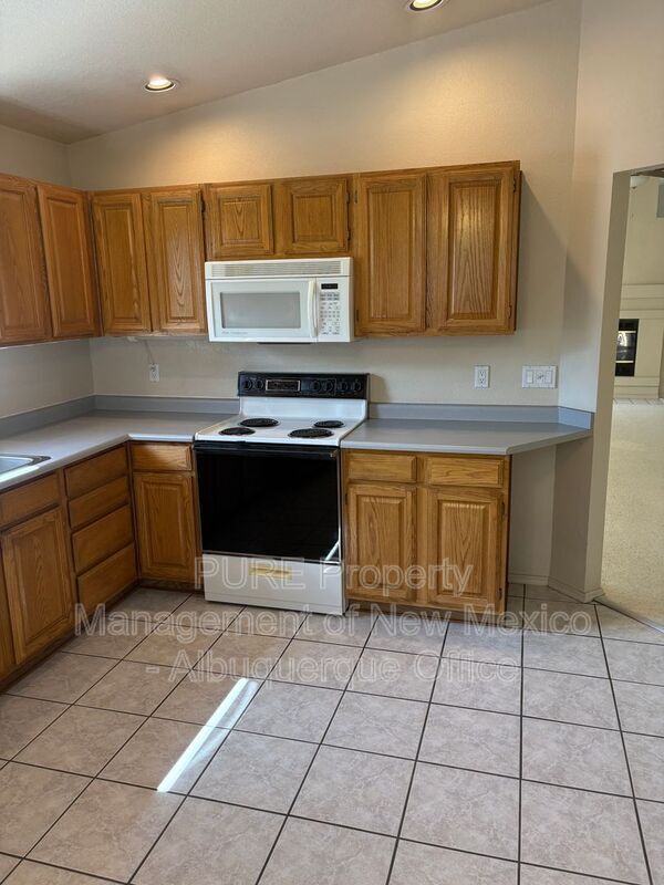 Building Photo - 10901 Lagrange Park Dr NE